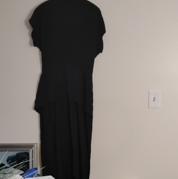 Elegant Black Dress - Picture 1 of 16